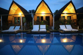  Gili Cemara Bungalows  Batu Layar